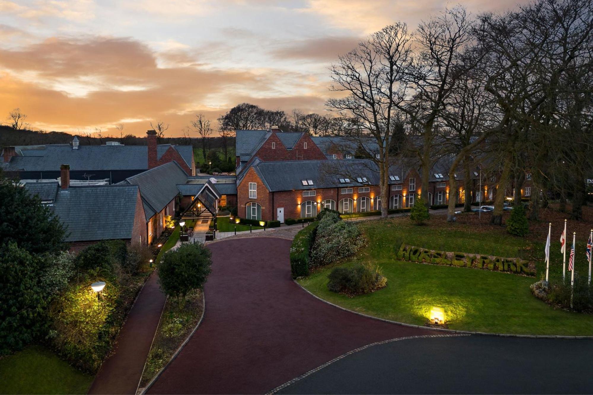 Delta Hotels By Marriott Worsley Park Country Club מראה חיצוני תמונה
