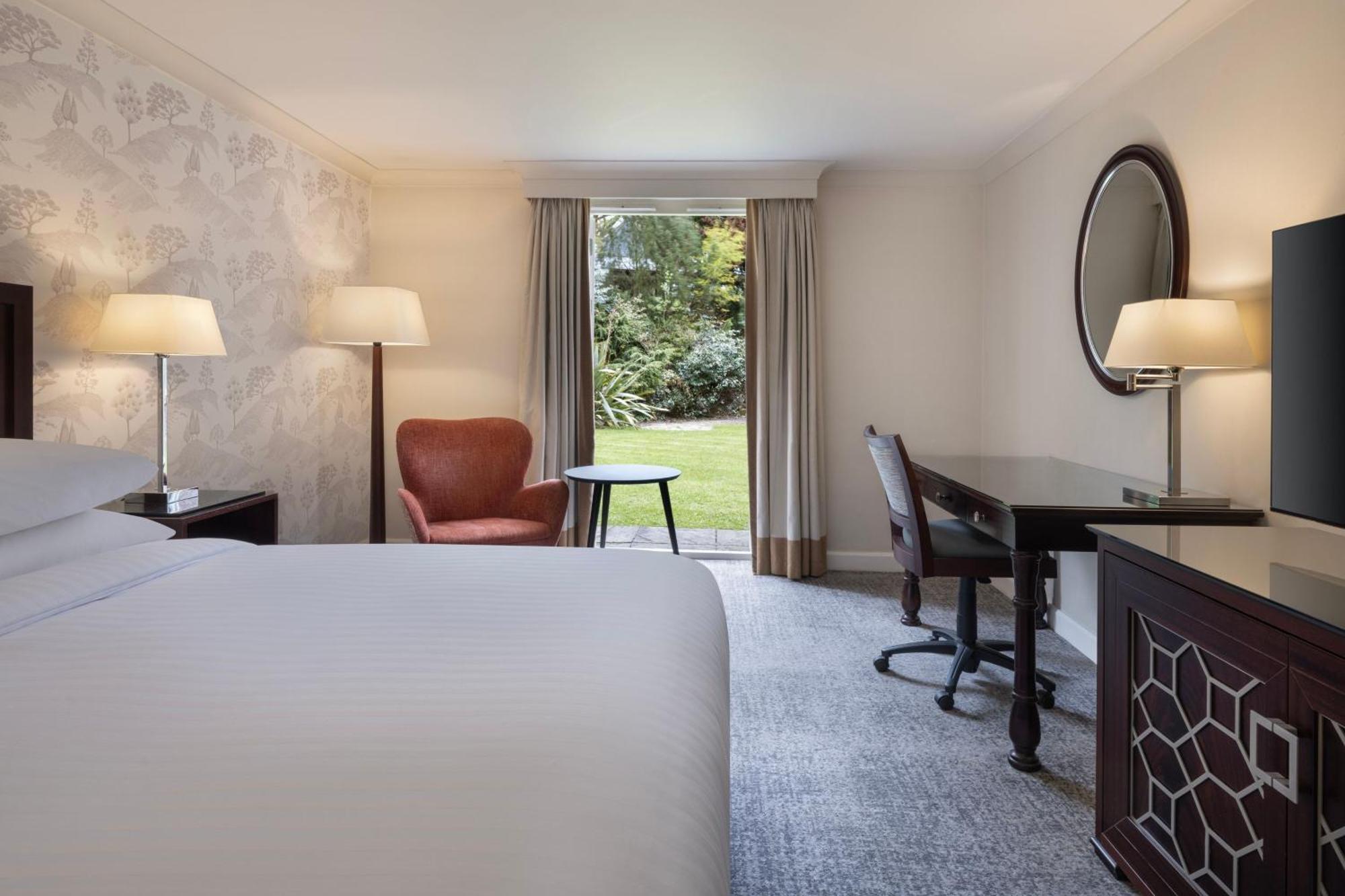 Delta Hotels By Marriott Worsley Park Country Club מראה חיצוני תמונה