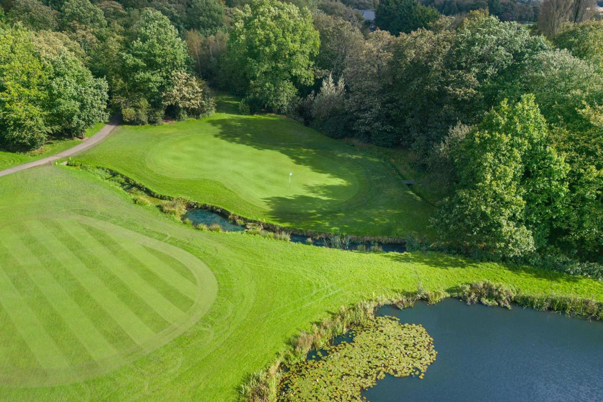 Delta Hotels By Marriott Worsley Park Country Club מראה חיצוני תמונה